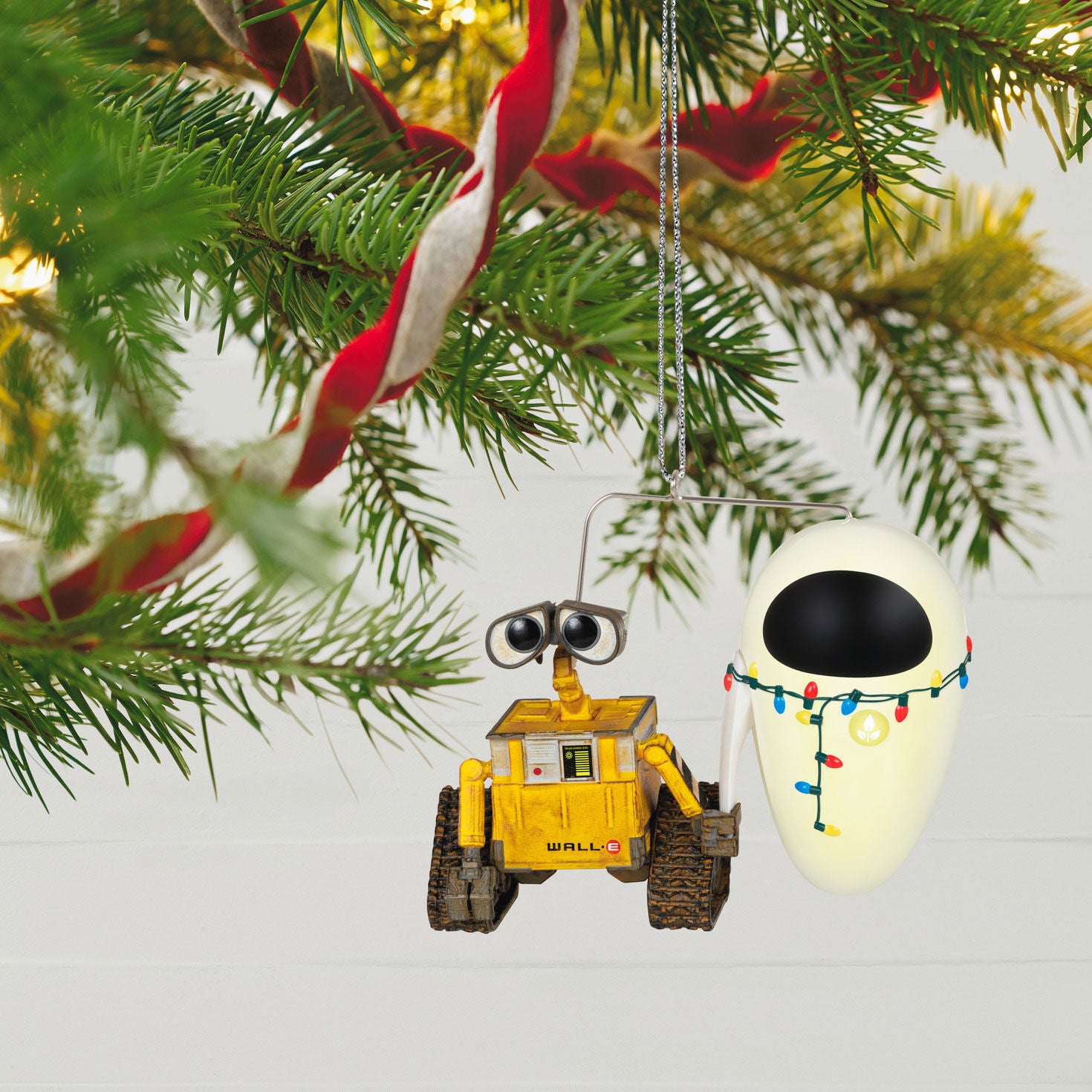 Disney/Pixar Wall-E 15th Anniversary Wall-E and Eve Ornament